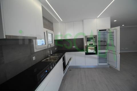 Moradia T4 com jardim no centro do Cartaxo