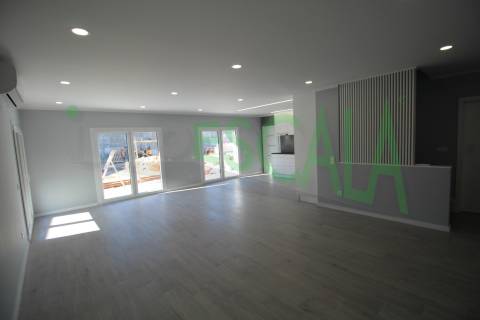 Moradia T4 com jardim no centro do Cartaxo