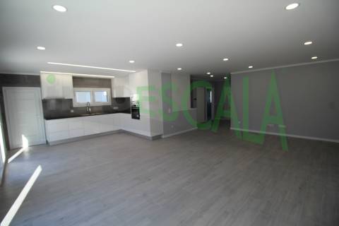 Moradia T4 com jardim no centro do Cartaxo