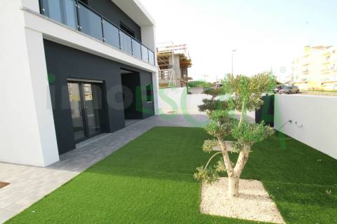 Moradia T4 com jardim no centro do Cartaxo