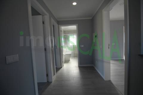 Moradia T4 com jardim no centro do Cartaxo