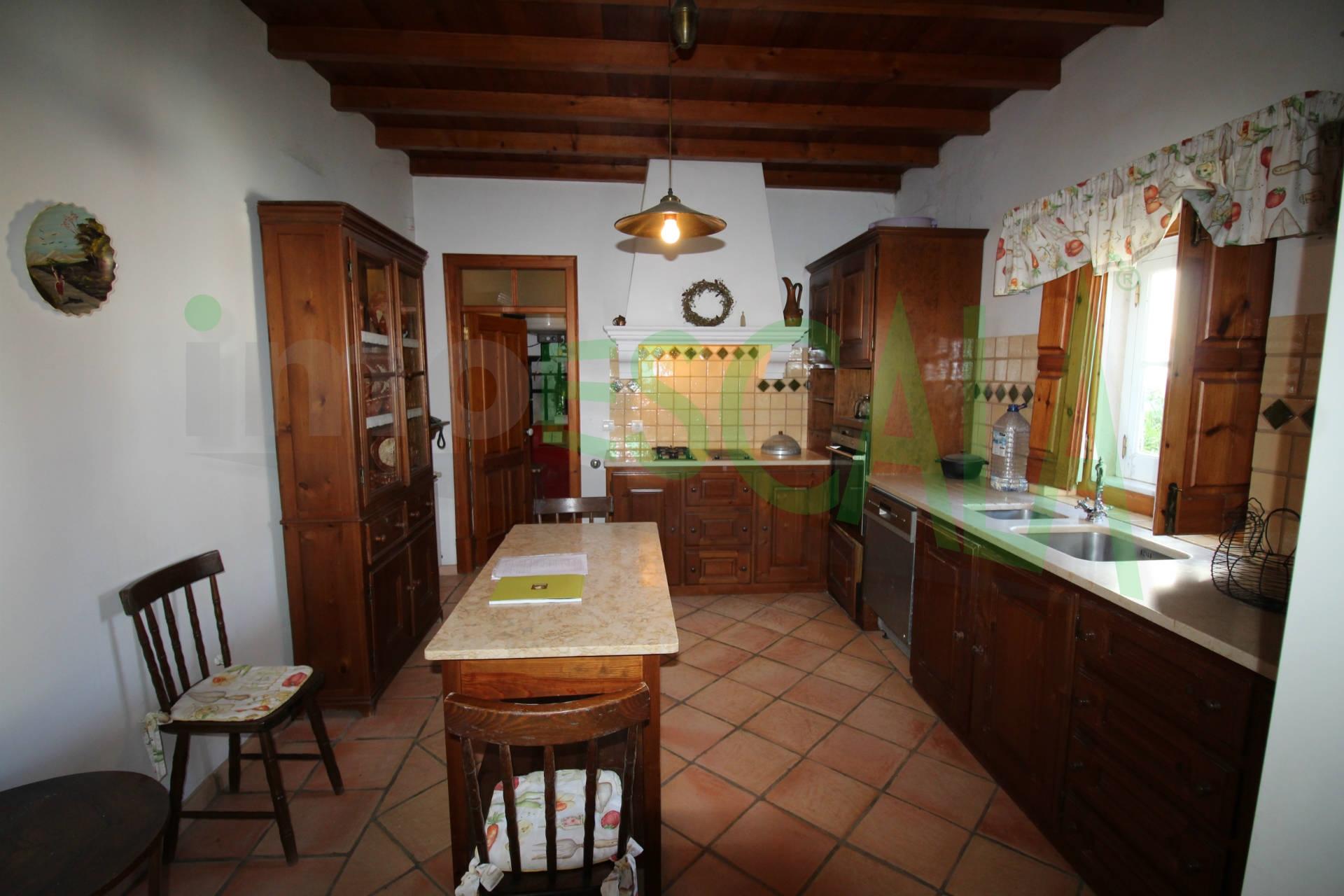 Moradia T5 com Piscina e Jardim