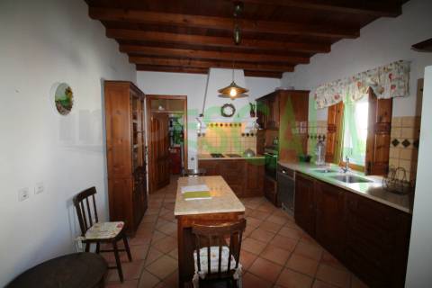 Moradia T5 com Piscina e Jardim