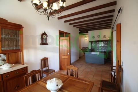 Moradia T5 com Piscina e Jardim