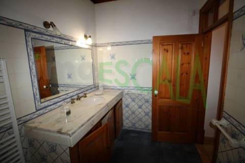 Moradia T5 com Piscina e Jardim