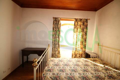 Moradia T5 com Piscina e Jardim