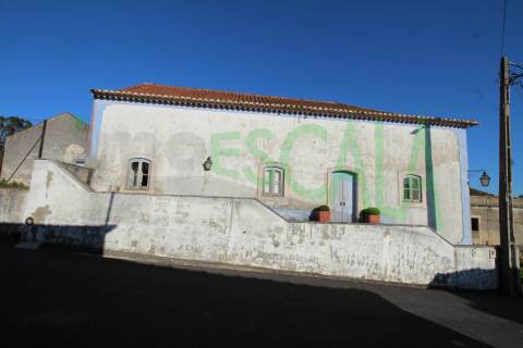 Moradia T5 com Piscina e Jardim