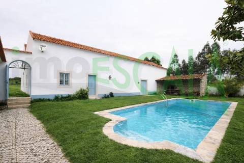 Moradia T5 com Piscina e Jardim