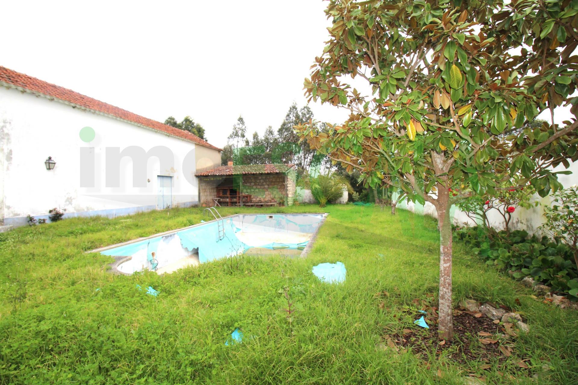 Moradia T5 com Piscina e Jardim