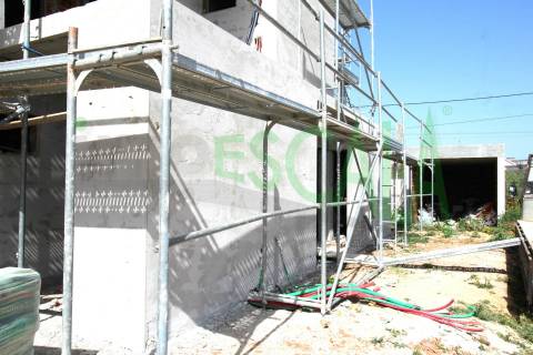 Moradia de linhas modernas em Santarém