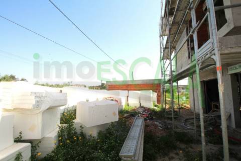 Moradia de linhas modernas em Santarém