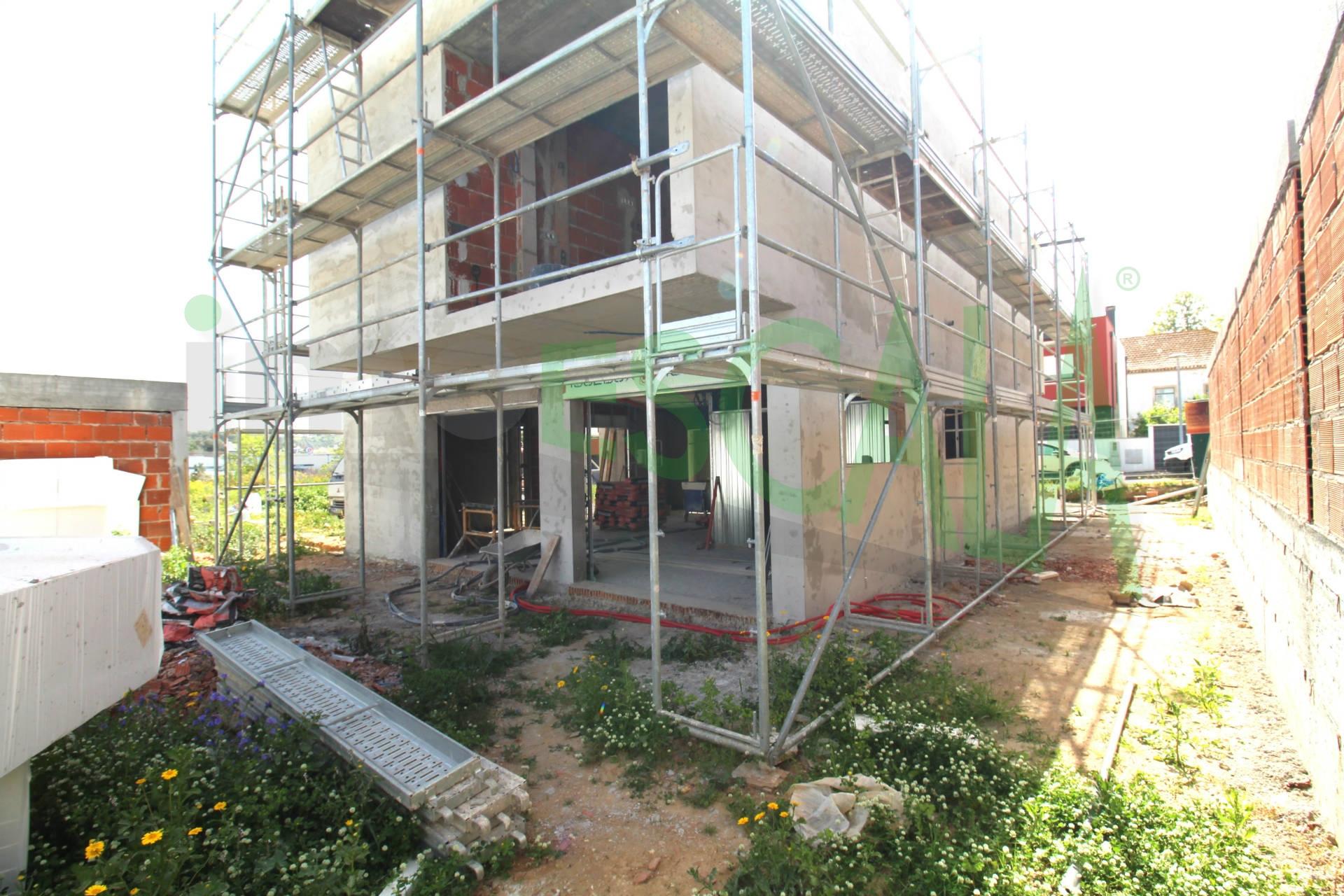 Moradia de linhas modernas em Santarém