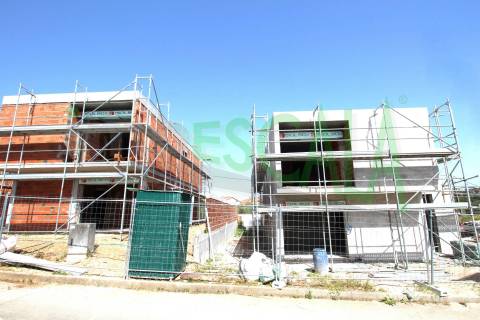 Moradia de linhas modernas em Santarém