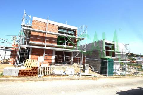 Moradia de linhas modernas em Santarém