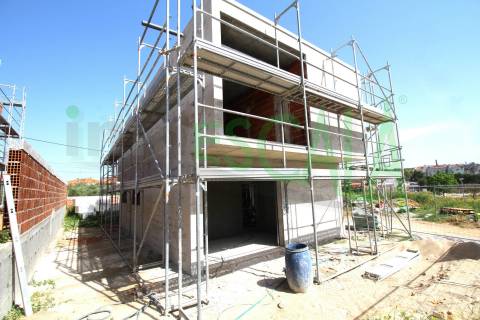 Moradia de linhas modernas em Santarém