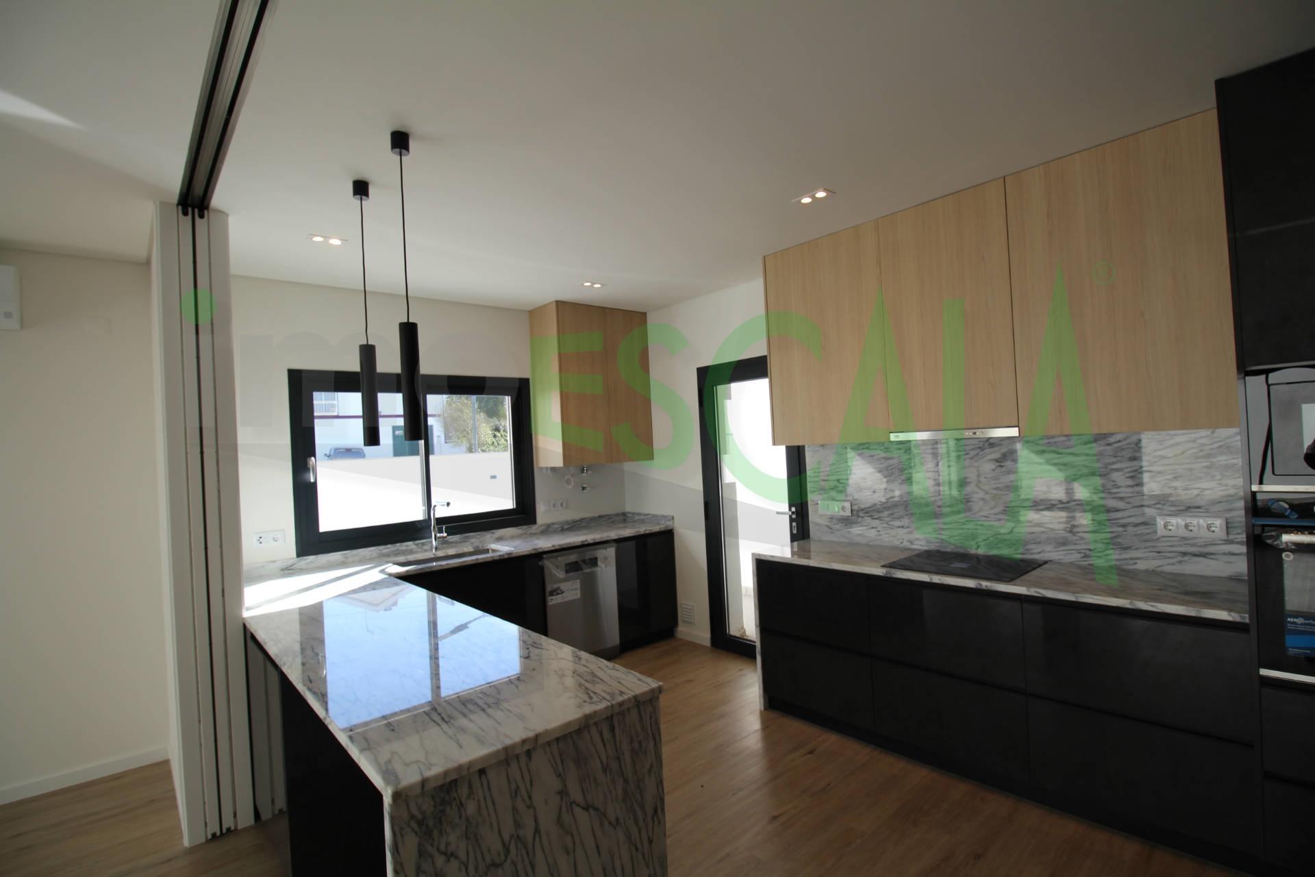 Moradia T4 de Luxo com Piscina
