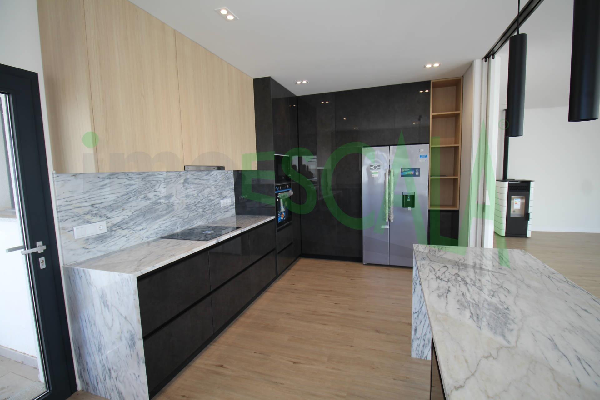 Moradia T4 de Luxo com Piscina