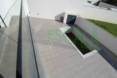 Moradia T4 de Luxo com Piscina