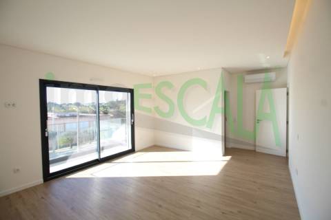 Moradia T4 de Luxo com Piscina