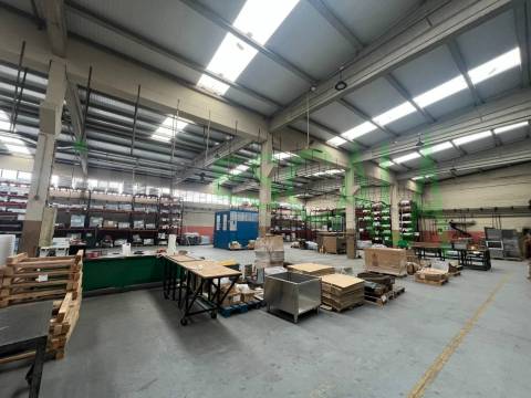 Armazém industrial em Oeiras