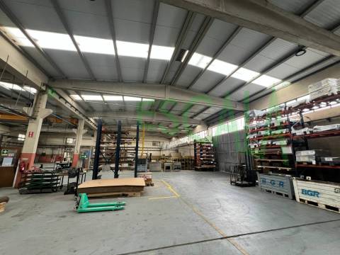 Armazém industrial em Oeiras