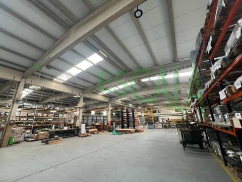 Armazém industrial em Oeiras