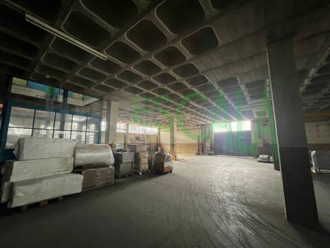 Armazém industrial em Oeiras