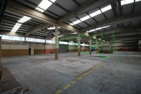 Armazém industrial em Oeiras