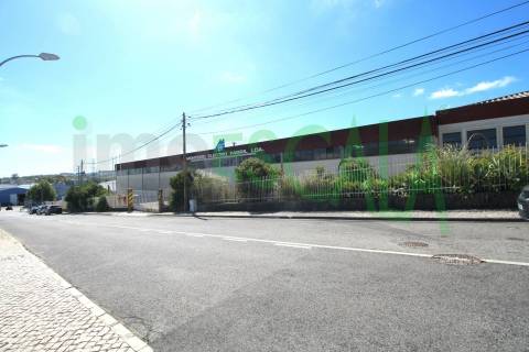 Armazém industrial em Oeiras