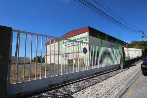 Armazém industrial em Oeiras