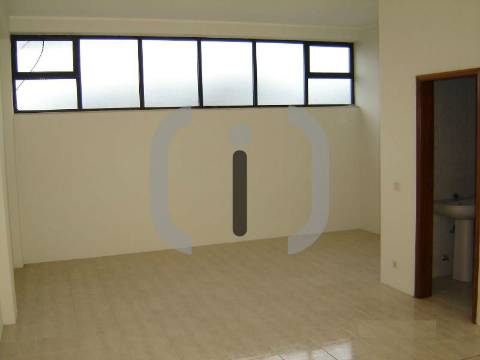 Loja  Venda em Santa Joana,Aveiro