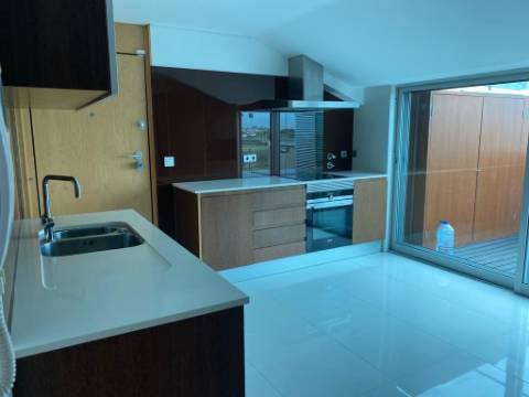 Apartamento T3 DUPLEX Arrendamento em Glória e Vera Cruz,Aveiro