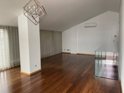Apartamento T3 DUPLEX Arrendamento em Glória e Vera Cruz,Aveiro