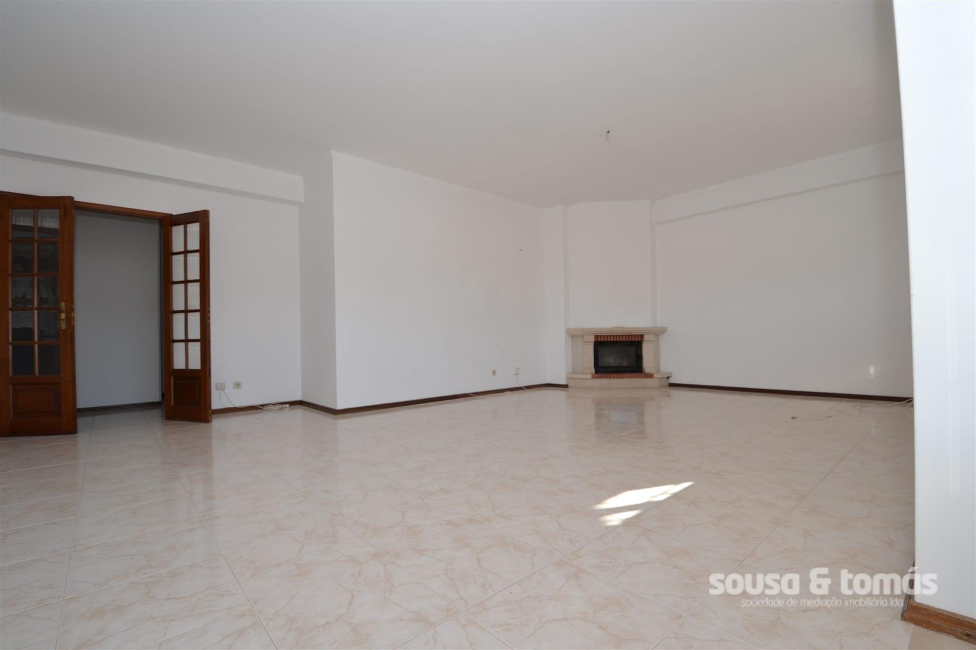 Apartamento T3 Arrendamento em Porto de Mós - São João Baptista e São Pedro,Porto de Mós