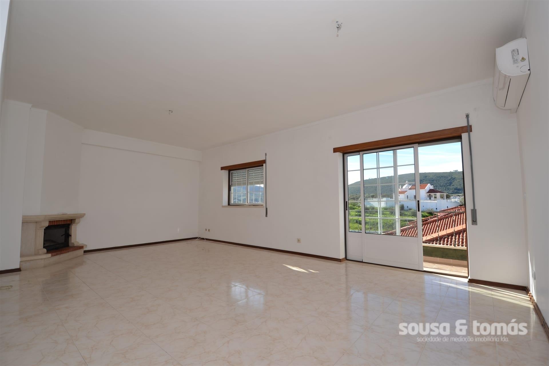 Apartamento T3 Arrendamento em Porto de Mós - São João Baptista e São Pedro,Porto de Mós