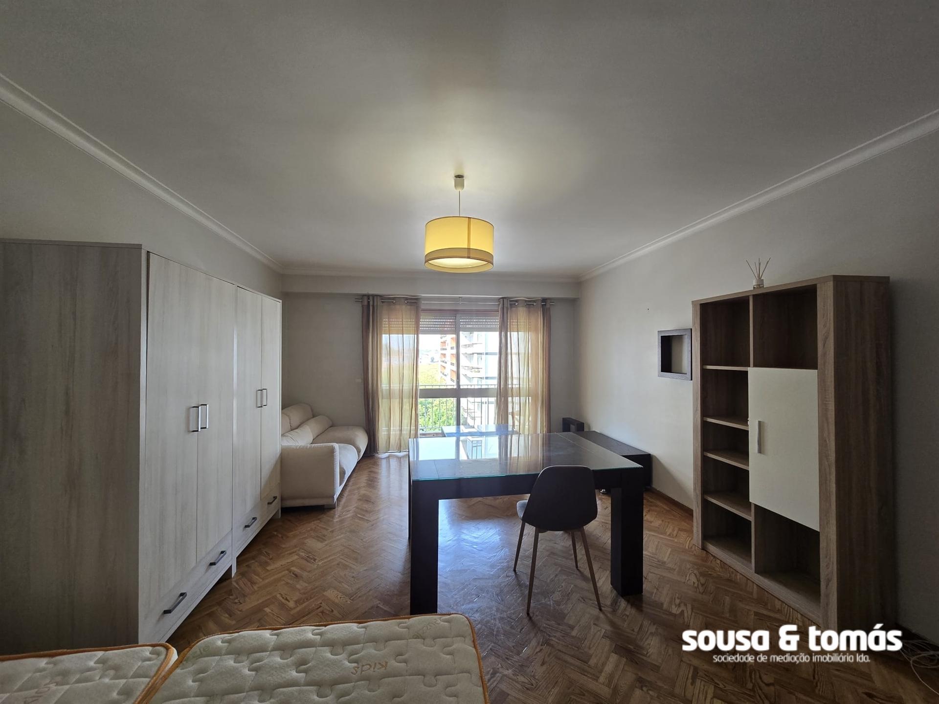 Quarto  Arrendamento em Leiria, Pousos, Barreira e Cortes,Leiria