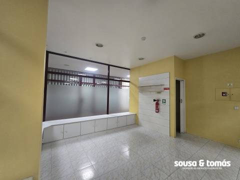 Loja  Arrendamento em Leiria, Pousos, Barreira e Cortes,Leiria