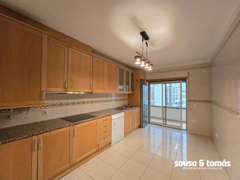 Apartamento T3 Arrendamento em Leiria, Pousos, Barreira e Cortes,Leiria