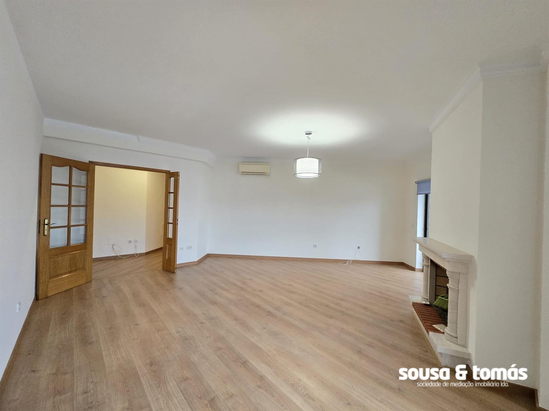 Apartamento T3 Arrendamento em Leiria, Pousos, Barreira e Cortes,Leiria