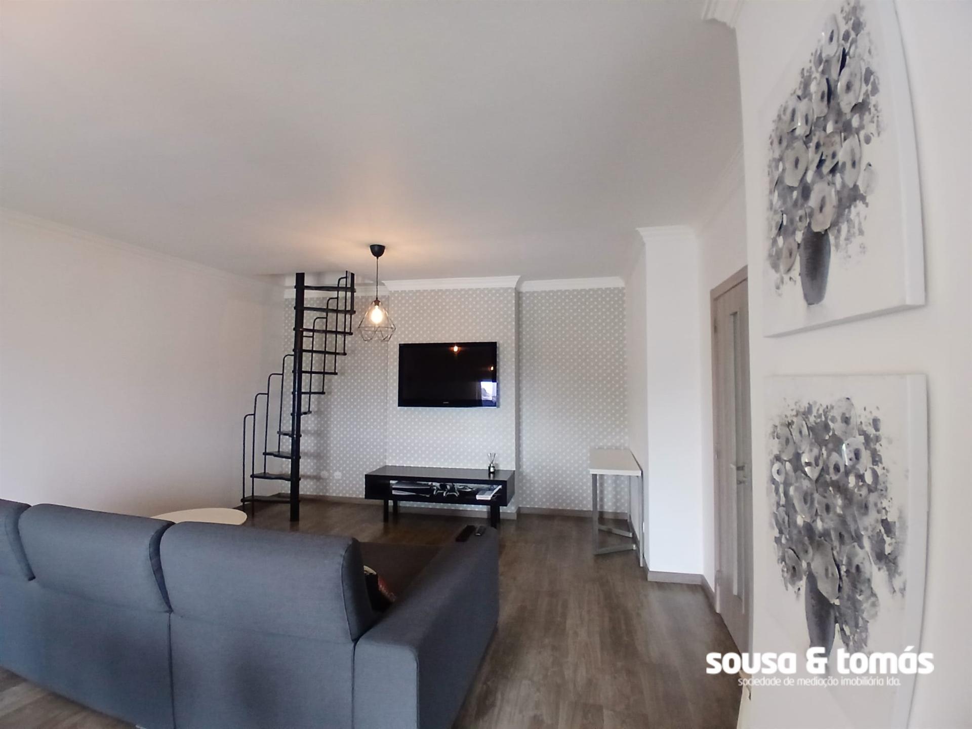 Apartamento T2 DUPLEX Arrendamento em Marrazes e Barosa,Leiria