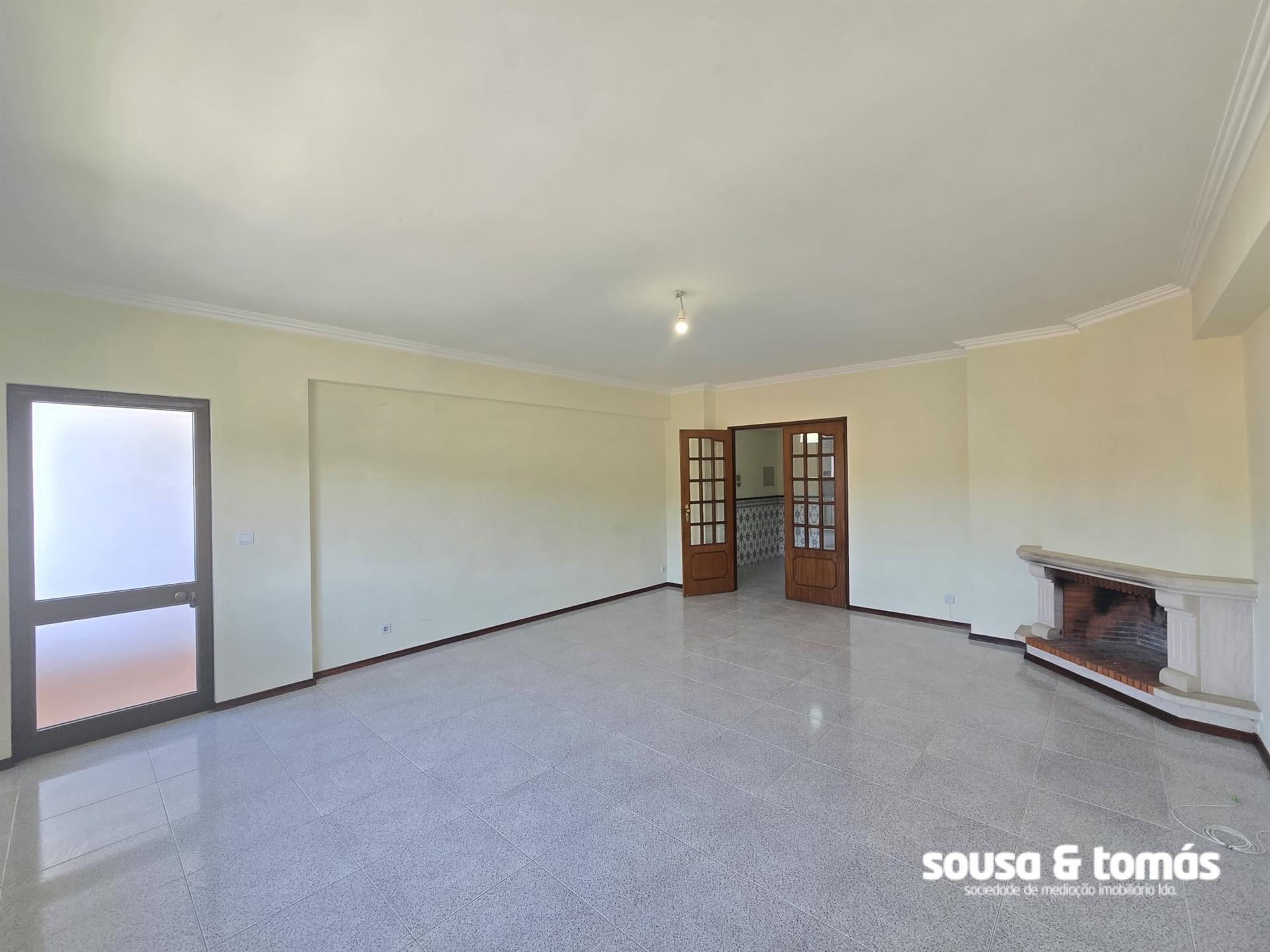 Apartamento T3 Arrendamento em Leiria, Pousos, Barreira e Cortes,Leiria