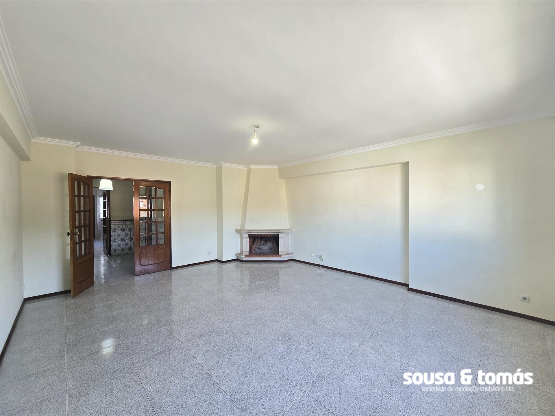 Apartamento T3 Arrendamento em Leiria, Pousos, Barreira e Cortes,Leiria