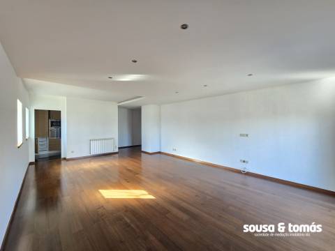 Apartamento T2 Arrendamento em Leiria, Pousos, Barreira e Cortes,Leiria