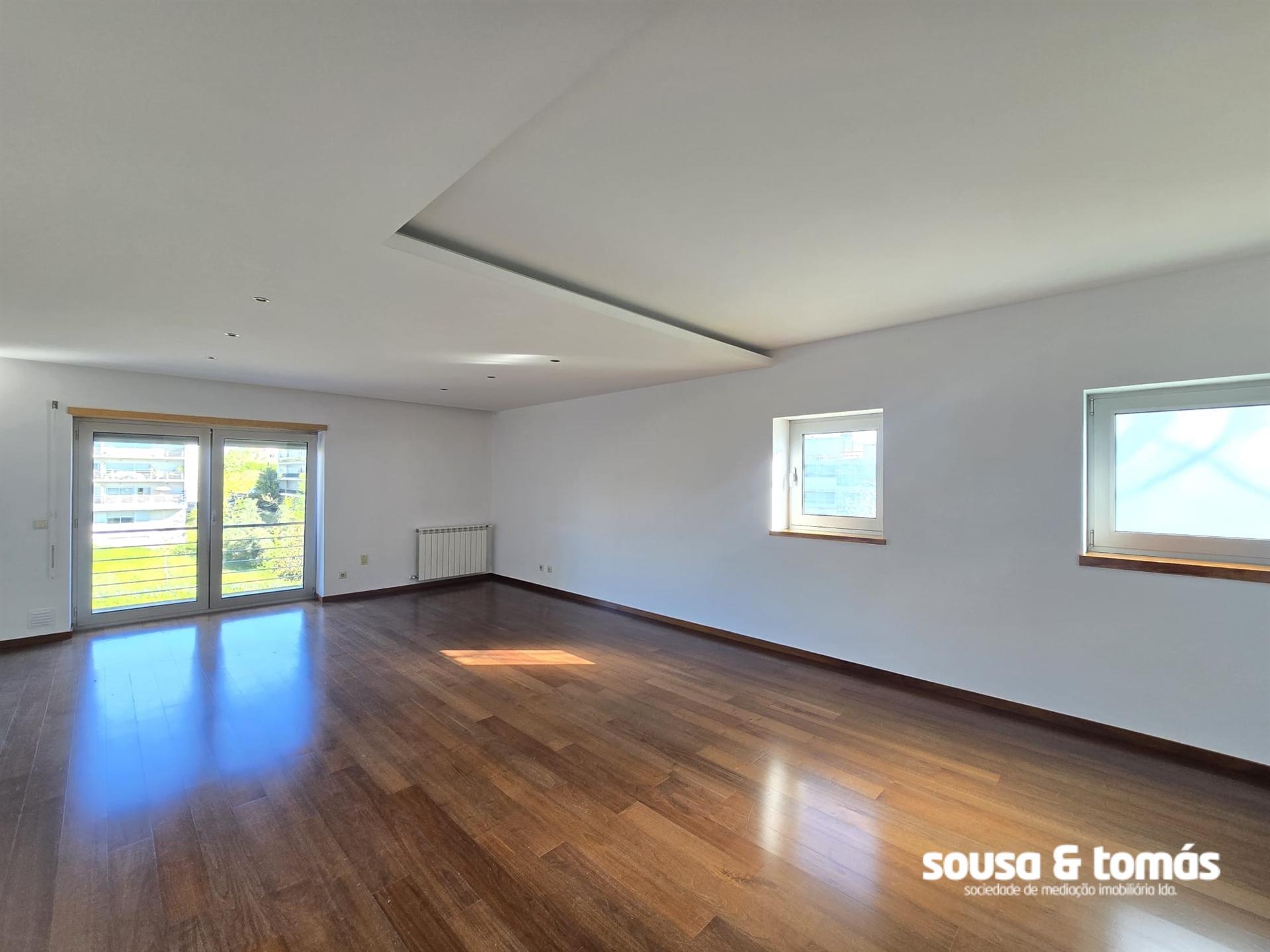 Apartamento T2 Arrendamento em Leiria, Pousos, Barreira e Cortes,Leiria