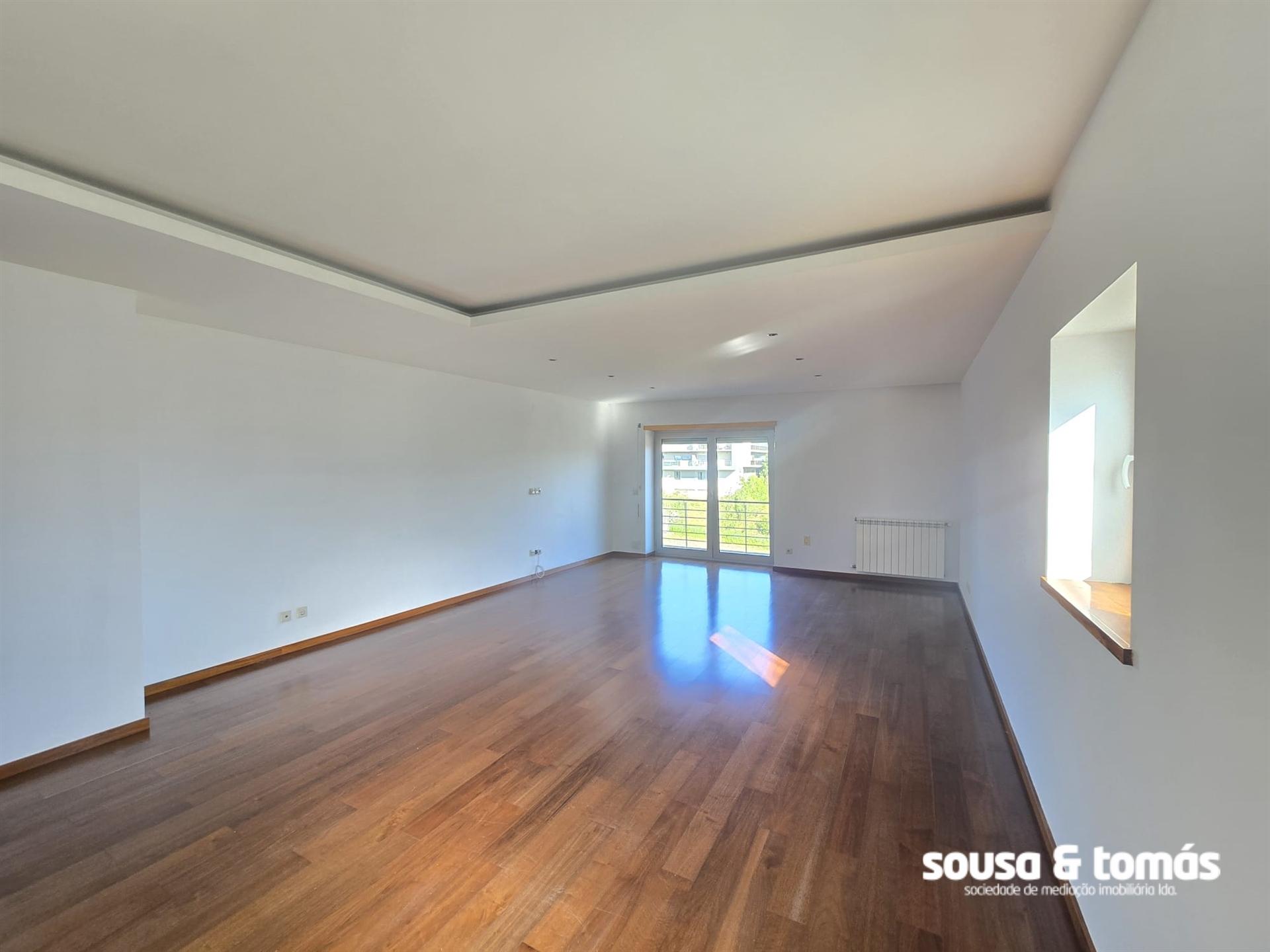 Apartamento T2 Arrendamento em Leiria, Pousos, Barreira e Cortes,Leiria