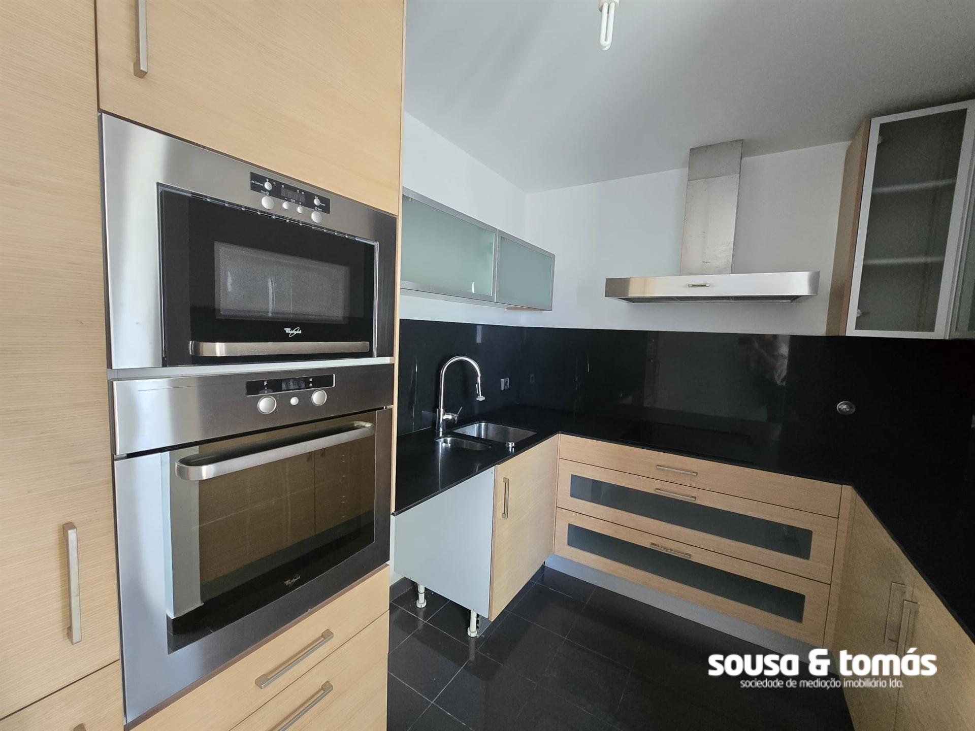 Apartamento T2 Arrendamento em Leiria, Pousos, Barreira e Cortes,Leiria