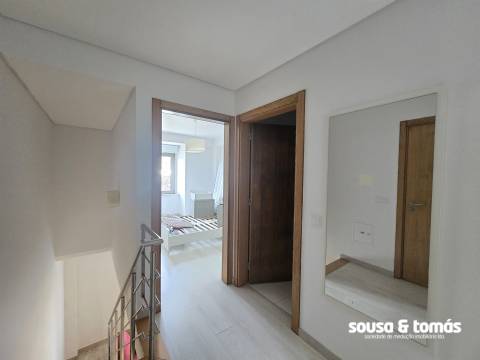 Apartamento T1 DUPLEX Arrendamento em Leiria, Pousos, Barreira e Cortes,Leiria