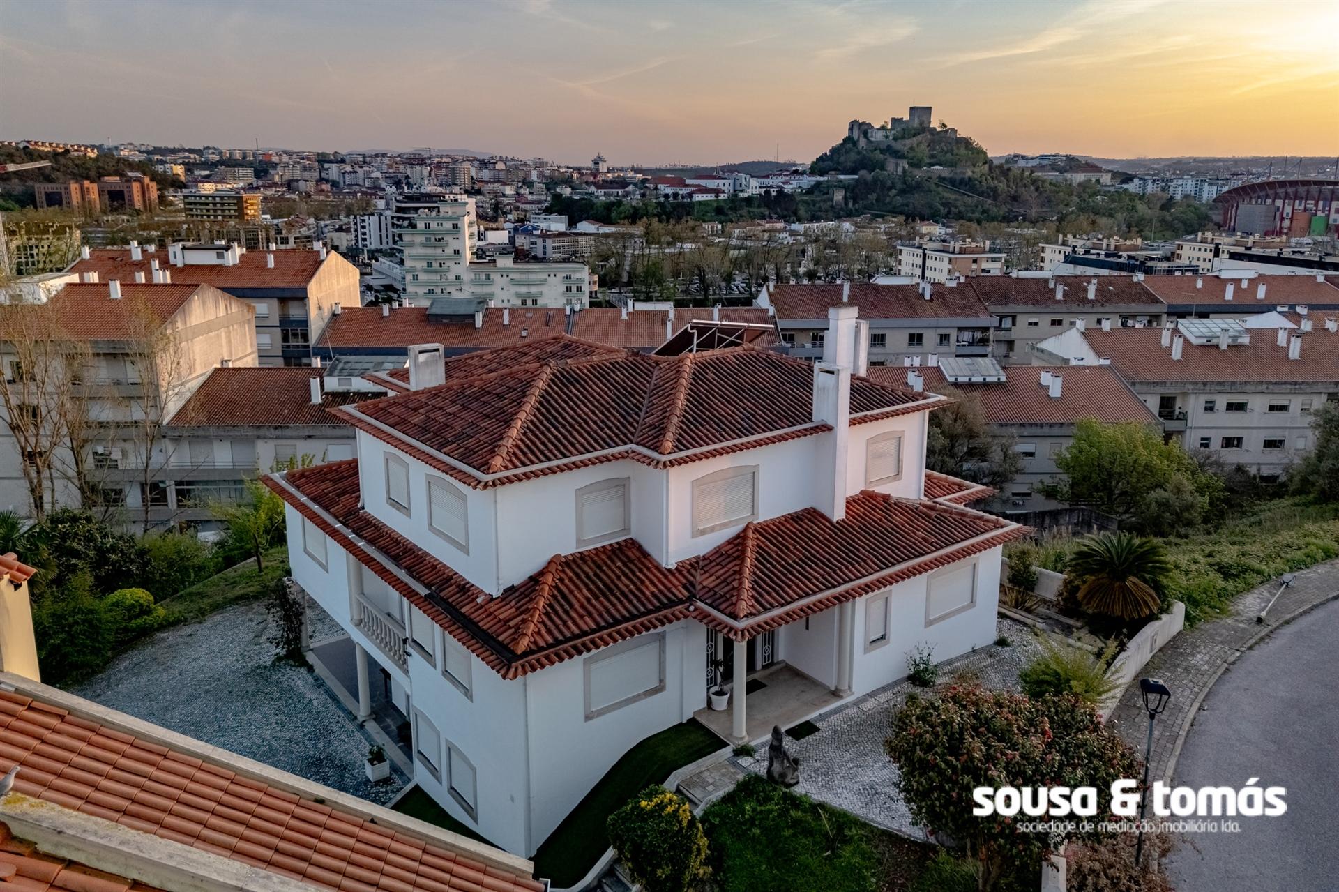 Moradia T9 Arrendamento em Marrazes e Barosa,Leiria