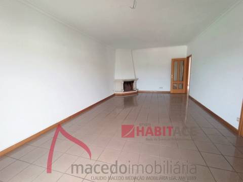 Apartamento T3 Celeirós