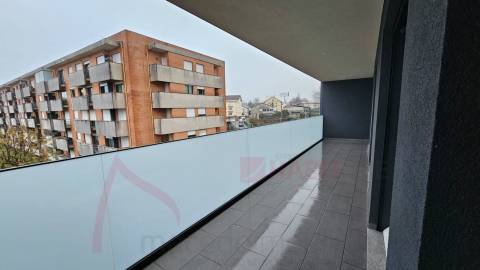 Apartamento T2 novo em Ferreiros C/ Fiador